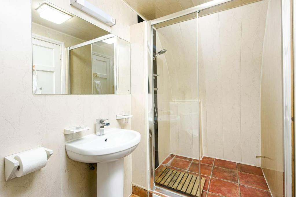Unique 1 Bedroom Apartment-باث المظهر الخارجي الصورة